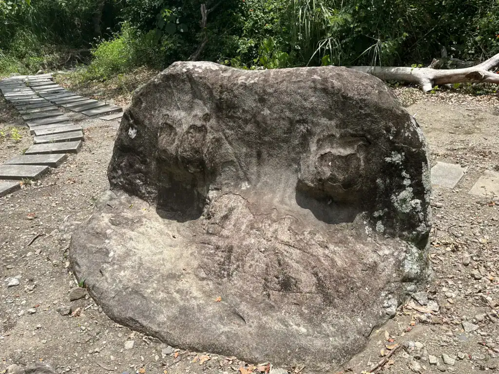 東河景點-孕婦石